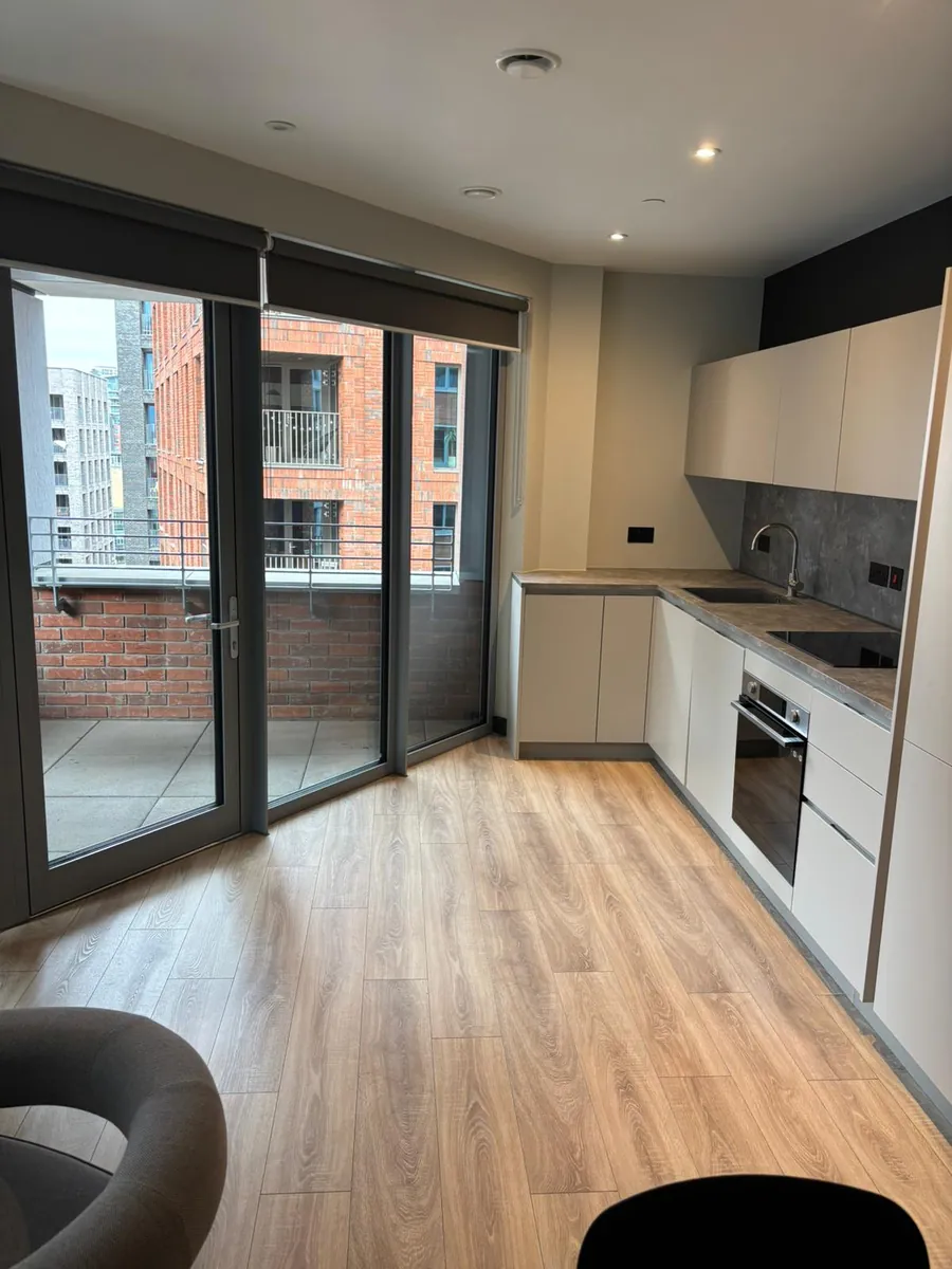 Kitchen deep cleaned for end of tenancy in a London flat